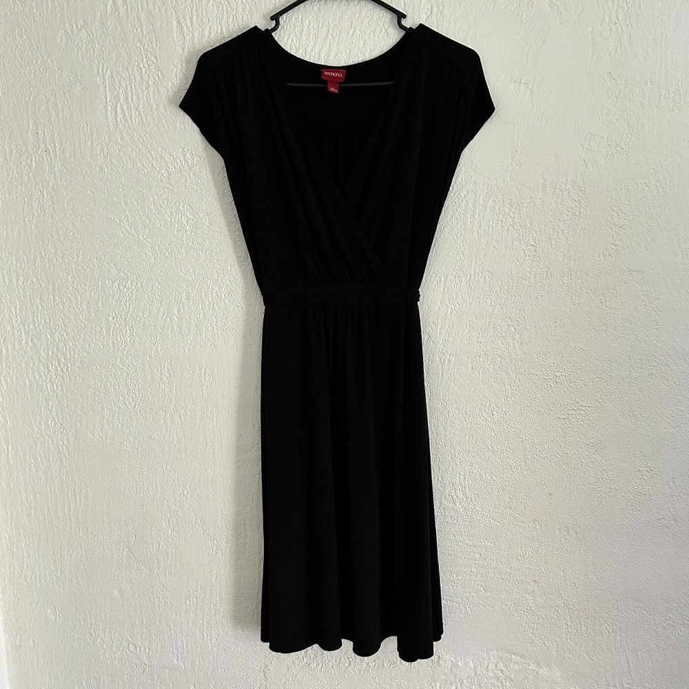 EUC - LITTLE BLACK DRESS WOMANS KNEE LENGTH STAPLE PIECE
